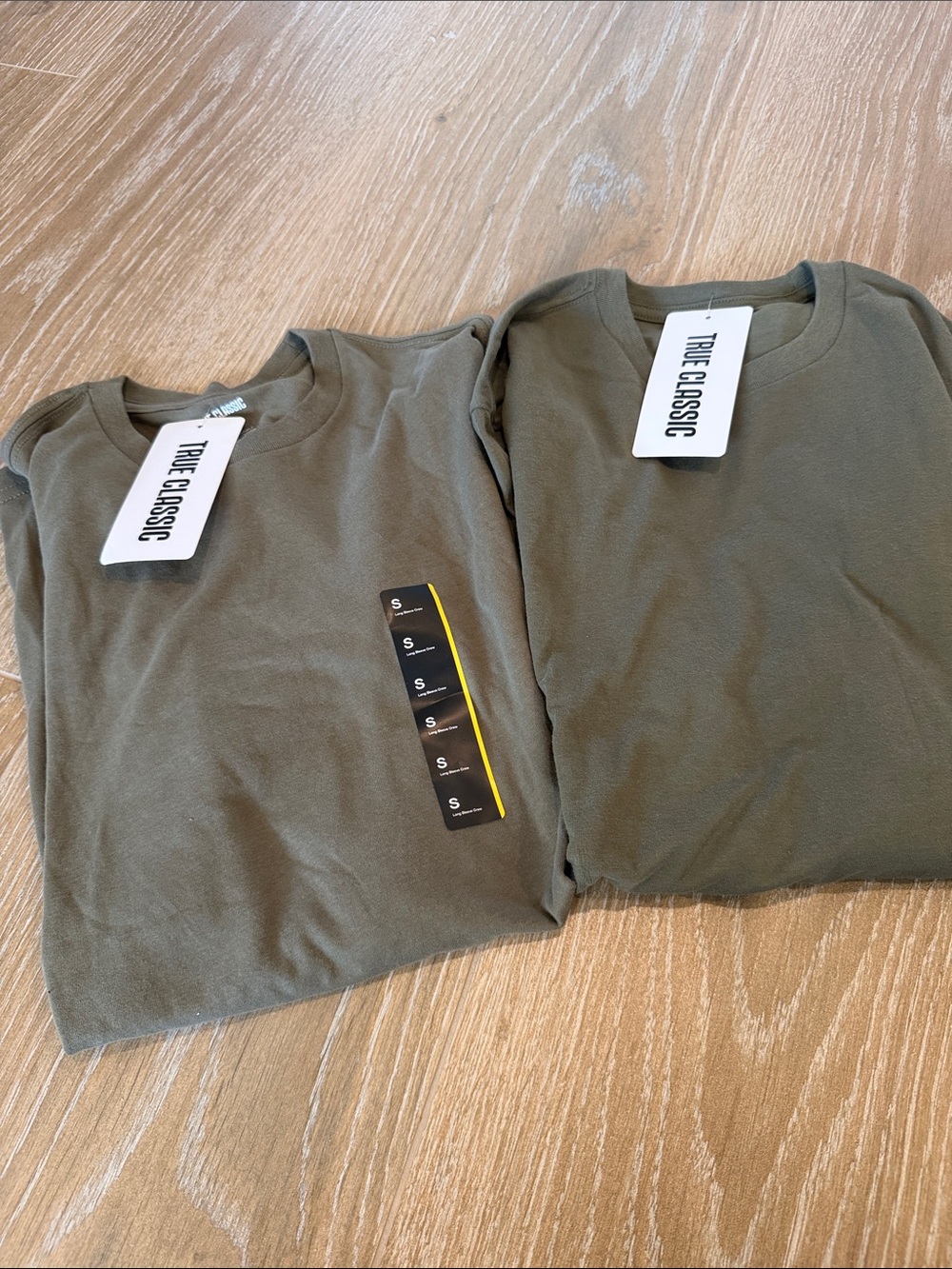 True Classic Mens Long Sleeve Tees NWT in Green Size S